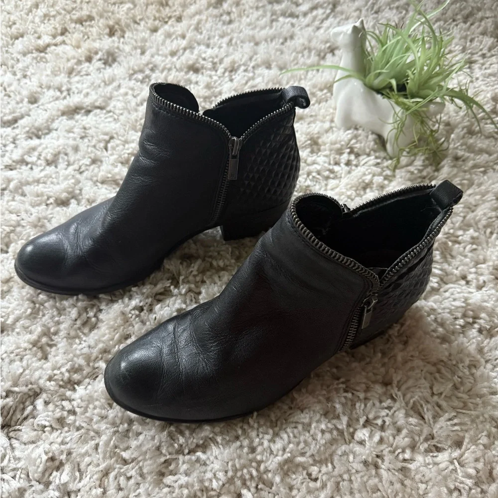 Black Ankle Boots with Textured Side Panel and Chunky Heel